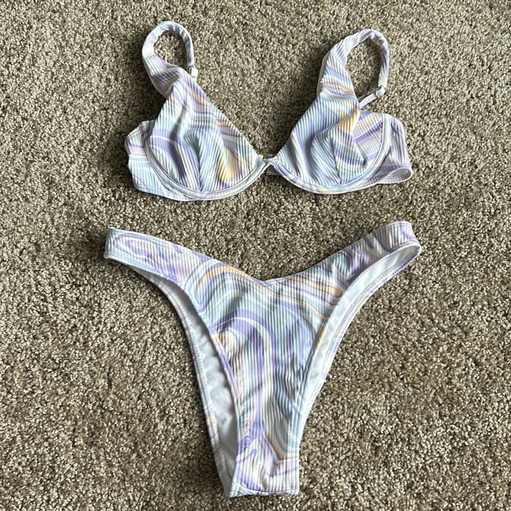 hollister bikini top and bottom